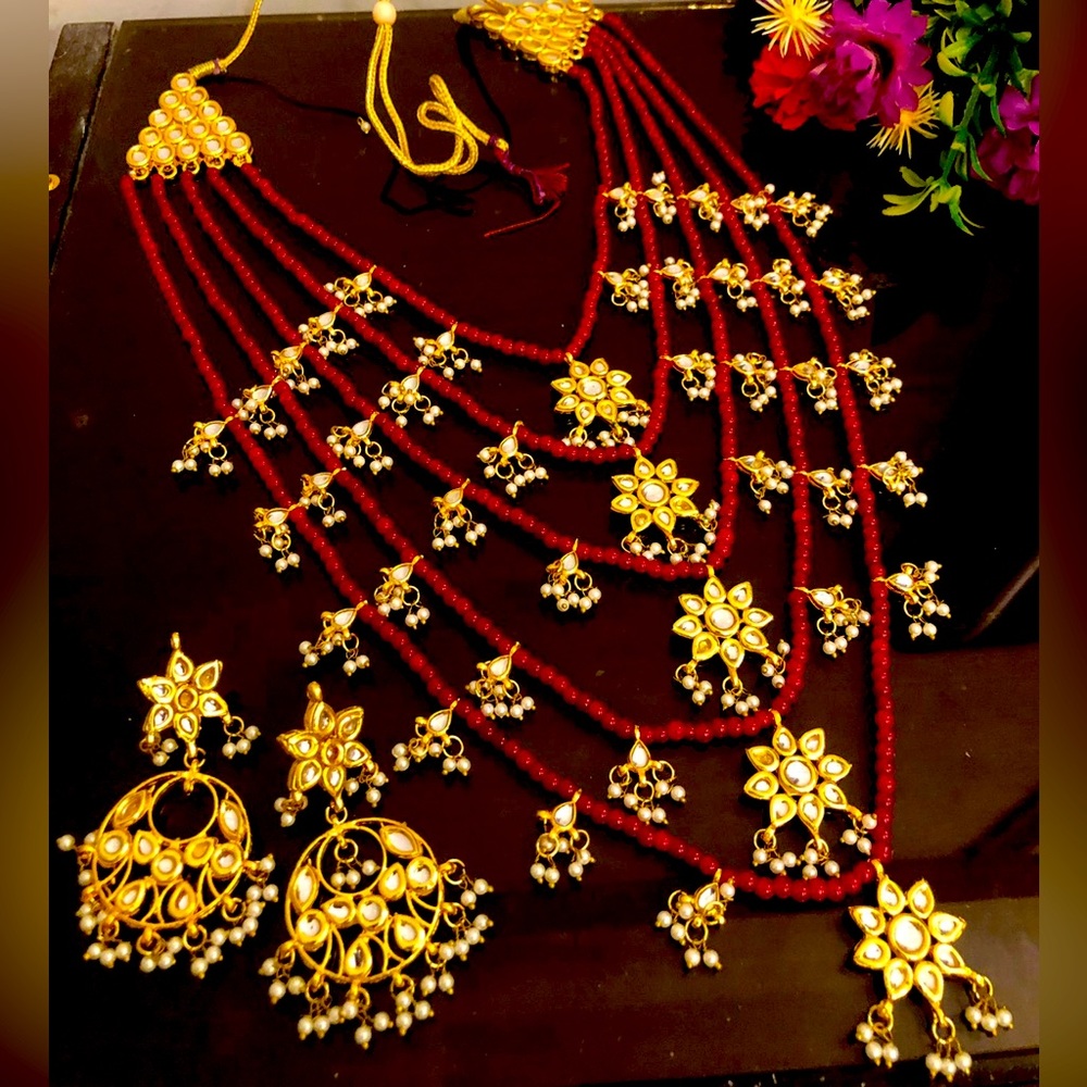 Kundun nolakha har with earrings